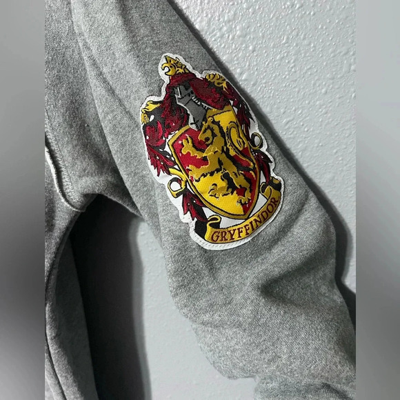 NWOT Universal Studios Harry Potter GRYFFINDOR Stitched Letter Sweatshirt Sz MED - Picture 5 of 8